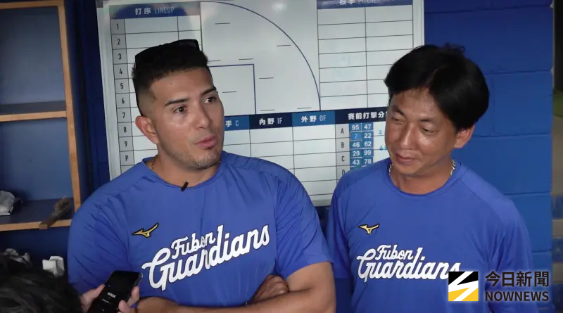 ▲富邦悍將洋投富藍戈今日最後一天隨隊，賽前與隊友進行告別談話，受訪時眼眶也泛紅。（圖／記者陳云茹攝,2025.08.12）