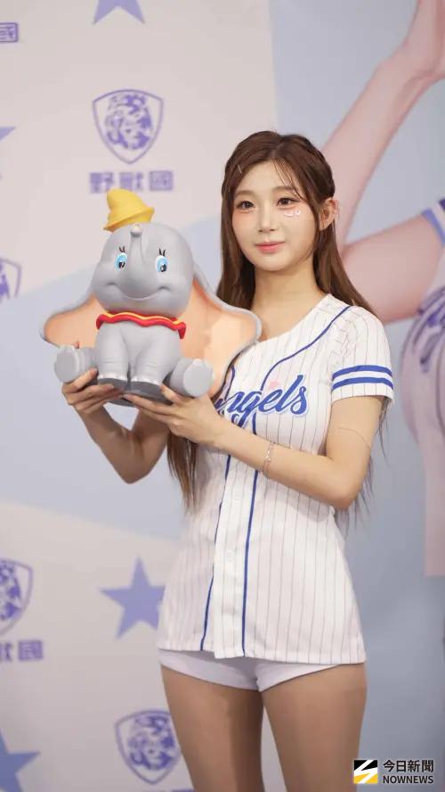 ▲李珠珢今日一下飛機就前往信義區參加公開活動。（圖／讀者提供）