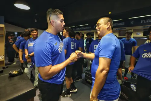 ▲富邦洋投富藍戈與總教練陳金鋒告別。（圖／富邦悍將提供）