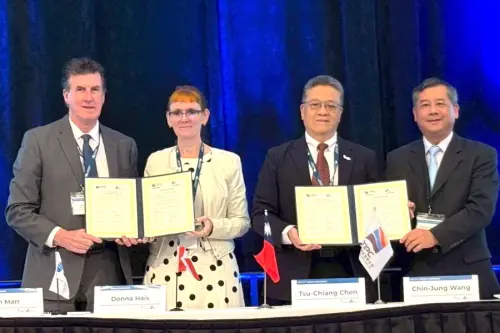 深化雙港情誼關係！高雄港與加拿大納奈莫港締結為姊妹港創新局
