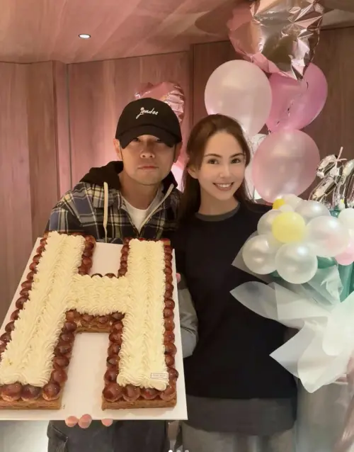 ▲周杰倫（左）為昆凌（右）準備了超大蛋糕。（圖／昆凌小红書＠昆凌hannah_quinlivan）