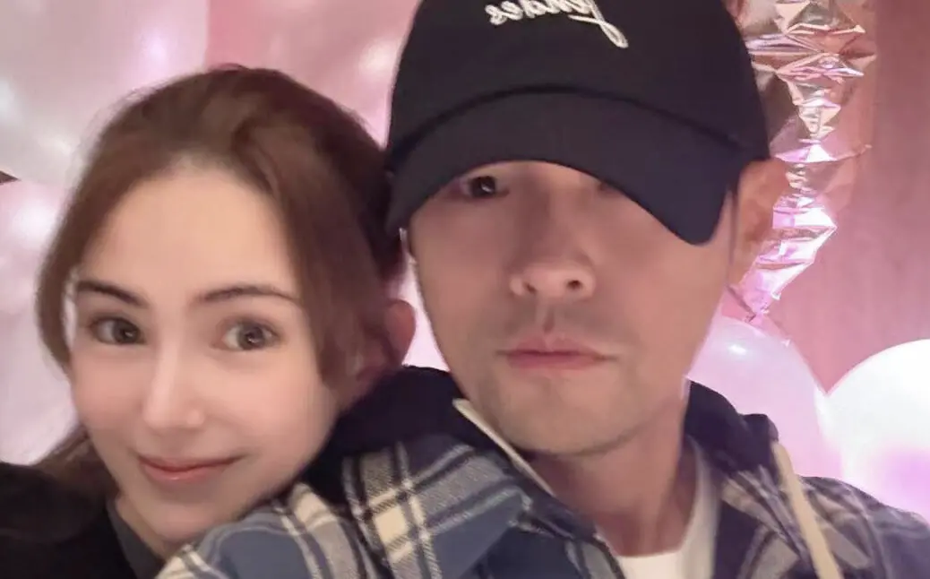 周杰倫夫妻帶兒子坐纜車！一家三口全被拍 昆凌美到粉絲不敢合照