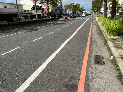 ▲台南市10公尺以上寬度道路紅黃線有條件開放停車。（圖／台南市政府）