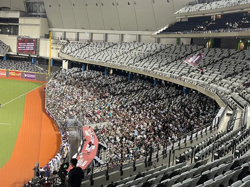 ▲樂天桃猿今（12）、明2日擔任大巨蛋主場球隊，首戰公布人數為9674人，為大巨蛋史上第二度進場觀眾未滿10000人，前一次是今年4月11日（五）統一獅交手味全龍的9210人。（圖／記者林子翔攝）