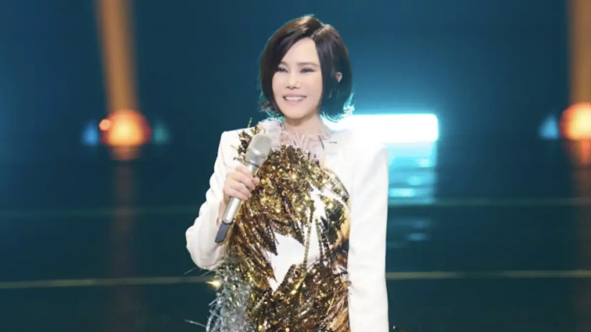 ▲江蕙（如圖）台北、高雄共23場次，吸金超過13億，今（12）日晚間於台北小巨蛋開唱，到了中段環節，她特別致敬已故的林秋離老師，直呼自己是唱過對方最多歌曲的人，勝過劉德華、張學友、張惠妹等人。（圖／寬宏藝術提供）