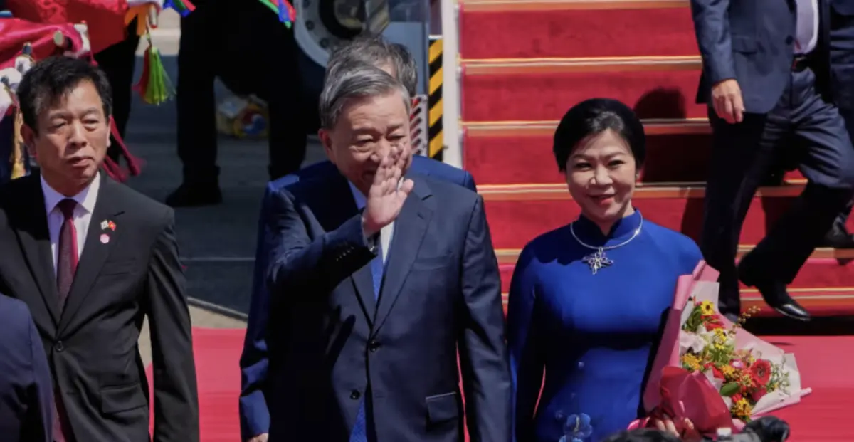 ▲越南共產黨總書記蘇林與妻子抵達韓國訪問。（圖／美聯社／達志影像）