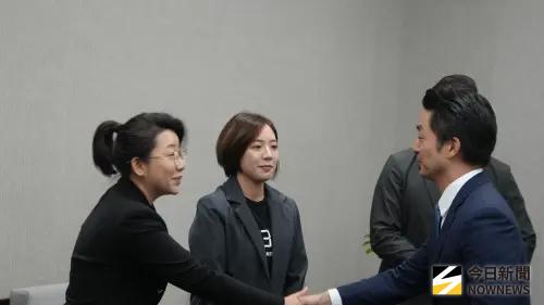 「學姐」黃瀞瑩懷孕　蔣萬安分享育兒經：睡眠少一點、幸福多很多
