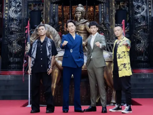 ▲潘俊佳（左起）、黃鐙輝、吳念軒與白吉勝，一起出席《角頭—鬥陣欸》在基隆廟口前的走秀造勢活動。（圖／曼尼娛樂提供）