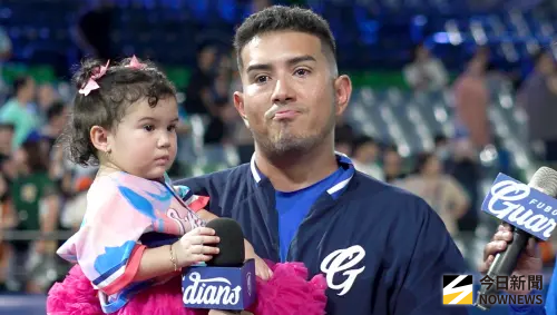 影／全場高喊Let’s go Franco！富藍戈告別悍將家人：永遠不忘記
