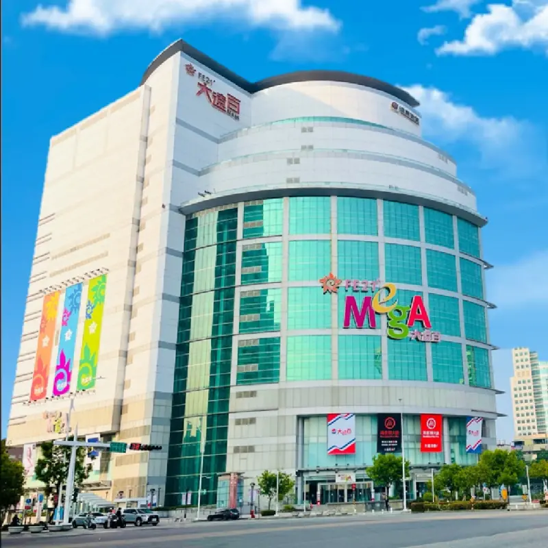 ▲高雄大遠百27日傳出電梯意外故障，有近20人受困在內20分鐘。（圖／取自粉專）