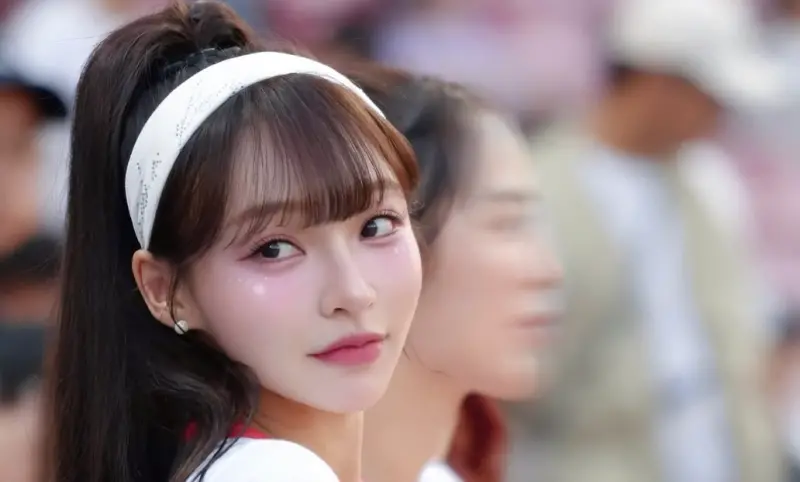 ▲28歲的啦啦隊員林襄（如圖）雖然人氣高，但常引來酸言酸語，還捲入整形、小三疑雲。近期有網友發文，表示看林襄的YouTube頻道後改觀，瞬間被圈粉。（圖／翻攝自林襄IG@95_mizuki）