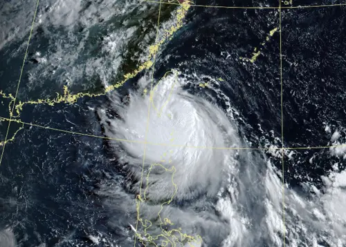 楊柳颱風登陸達最強！吳德榮：刮16級毀壞性強風　東、南部致災雨
