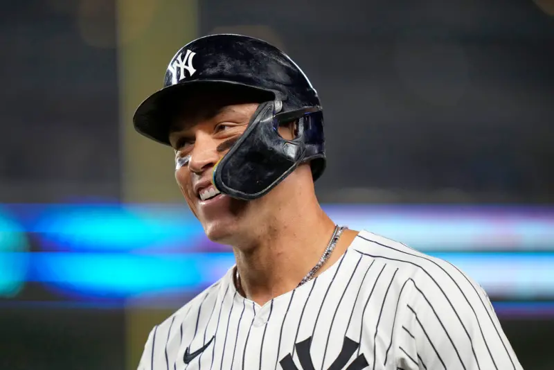 ▲MLB美國職棒大聯盟（Major League Baseball）紐約洋基主砲賈吉（Aaron Judge）今（25）日在主場迎戰芝加哥白襪的比賽中，轟出本季第50支全壘打，不僅率隊逆轉比分、點燃全場氣氛，更締造多項歷史紀錄。（圖／美聯社／達志影像）