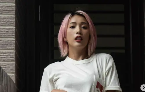 ▲阿布舞（如圖）曾在節目中踢爆林襄是她與馬傑森之間小三，感情遭到介入，比喻人生就像一場球賽，做什麼都於事無補。（圖／翻攝自阿布舞IG＠abuueucna0210）