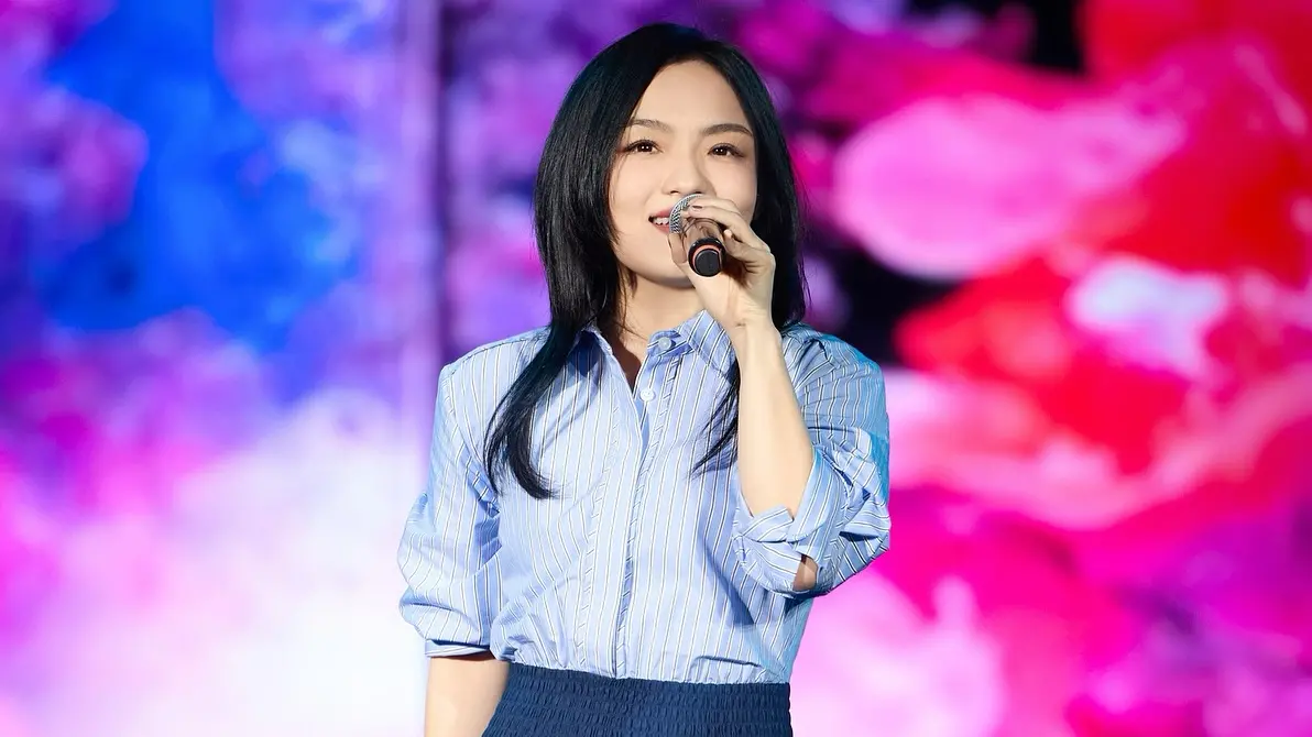 ▲徐佳瑩（如圖）與比爾賈婚後育有一雙兒女，近期被拍到行程分開、互動稀少，比爾賈深夜還與男助理看午夜場電影，而不是跟徐佳瑩，引發外界對兩人婚變的揣測。（圖／翻攝自LaLa徐佳瑩臉書）