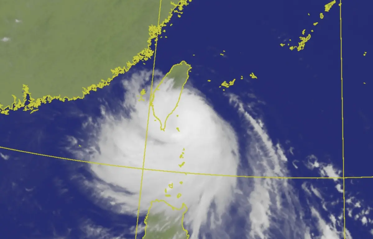▲中央氣象署預估楊柳的颱風中心預計會在今（13）日中午前後從台東登陸。（圖／官方中央氣象署提供）