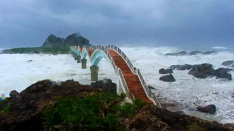 楊柳颱風衝到家門口！台東綠島鏡頭君迎戰「超晃」　網淚目：撐住