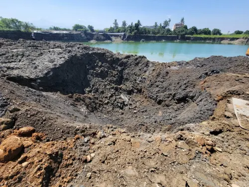 ▲柯志恩爆料，高雄美濃農地遭盜採砂石，積水變成人工湖。（圖／柯志恩提供）