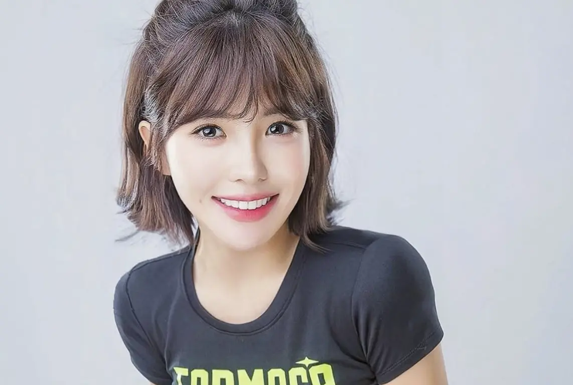 ▲樂天啦啦隊壯壯近日出席活動時，被目擊一名身高196cm的男性全程相伴，而這名男性去年也跟壯壯一起參加過好友婚禮，當時被介紹為「多年好朋友」。（圖／壯壯IG@ula_shen_）