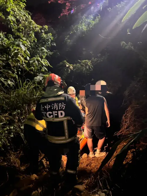 男子獨爬烏日步道跌落山溝　警消8hrs尋獲男子

