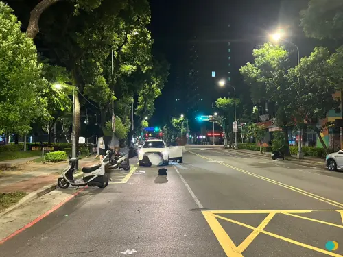 ▲今天凌晨新北三峽一名男子，疑似服用安眠藥物後還駕車出門買麥當勞，精神不濟撞7部汽機車。（圖／警方提供）