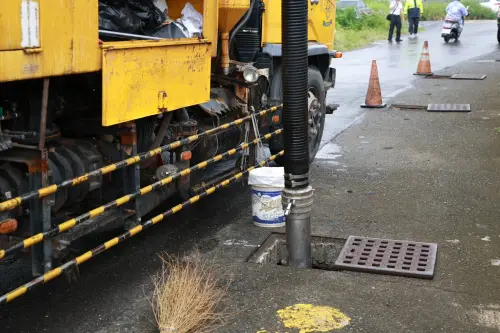 ▲市府預置移動式抽水機因應豪雨，陳其邁指示加快抽水站設置腳步，改善周邊積淹水。（圖／高雄市府提供）