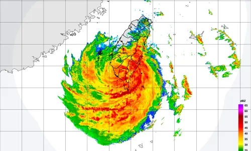 國家級警報響了！楊柳颱風登陸台東　台南、高雄將現14級致災強風
