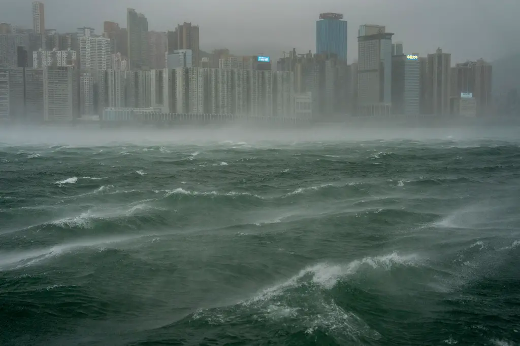 ▲香港天文台表示，將密切關注楊柳颱風動態，評估今晚是否掛出3號風球。資料照。（圖／美聯社／達志影像）