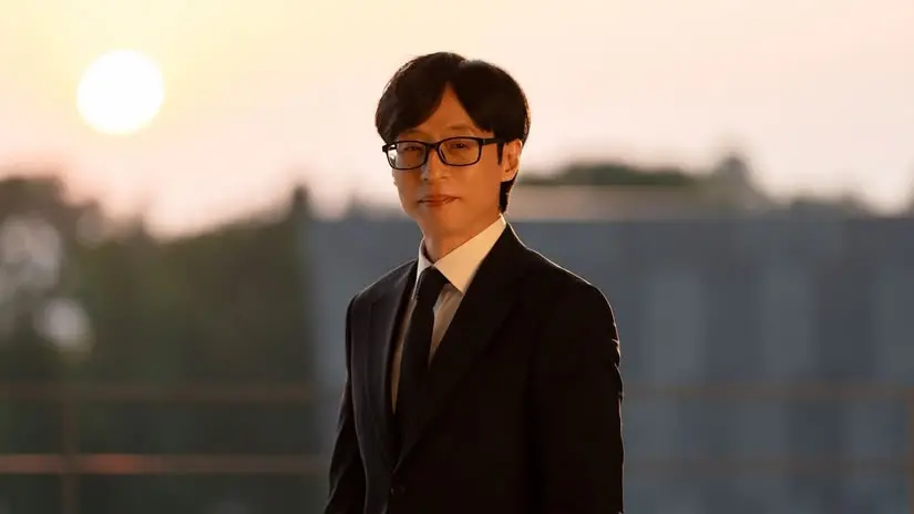 ▲今日是韓國國民MC劉在錫的53歲生日，《NOWNEWS今日新聞》整理他出道初期歷經9年低潮，最終靠「蚱蜢頭套」與實力翻身成為「國民MC」的成名故事。（圖／翻攝自IG@antenna_official）