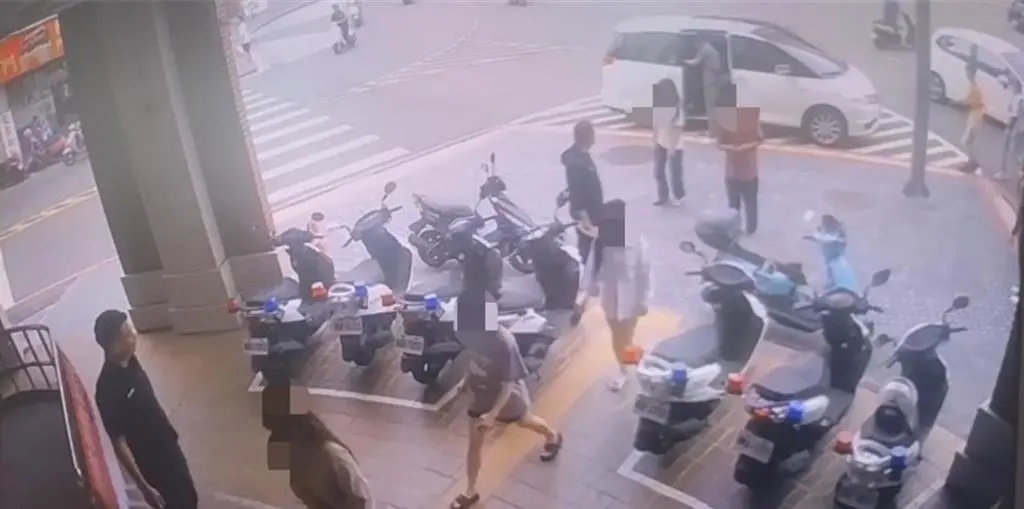 ▲新竹養生館暗藏春色，警上門逮人。（圖／警方提供）