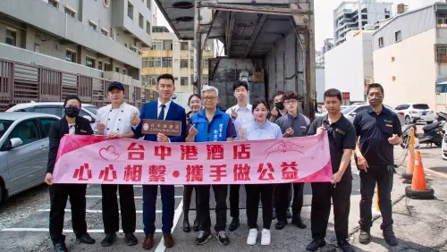 ▲台中港酒店總經理姜文偉率領團隊，捐贈二手設備與家具，支援花蓮太巴塱部落災後重建。（圖／台中港酒店提供）