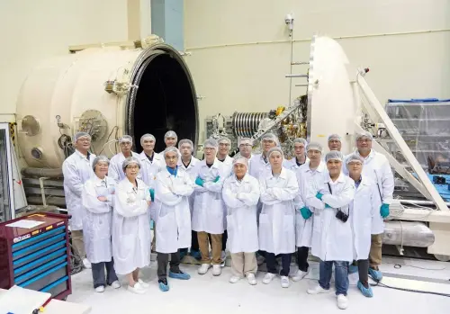 A Team of experts work with Formosat-8. (Facebook,TASA)