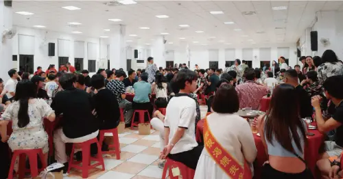 喝酒＋解酒大對決！復古辦桌派對　解酒保健品成網友焦點
