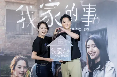 ▲高伊玲（左）因《我家的事》成為台北電影節最佳女主角得主，藍葦華（右）和她扮演家中的媽媽和爸爸。（圖／牽猴子提供）