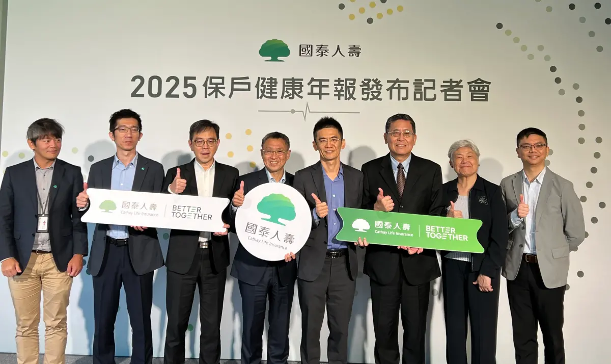 ▲國泰人壽今(13日)發表《2025國泰人壽保戶健康年報》，再揭健走效益，日走7500步住院率降25%，而心理健康、事故傷害成隱形殺手。（圖／記者顏真真攝）