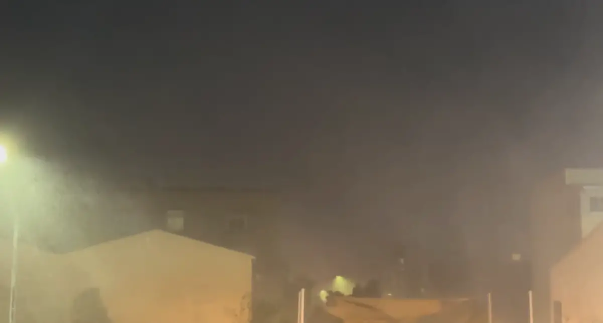 ▲今（13）日晚間台南風勢雨勢相當驚人。（圖／永康分局）