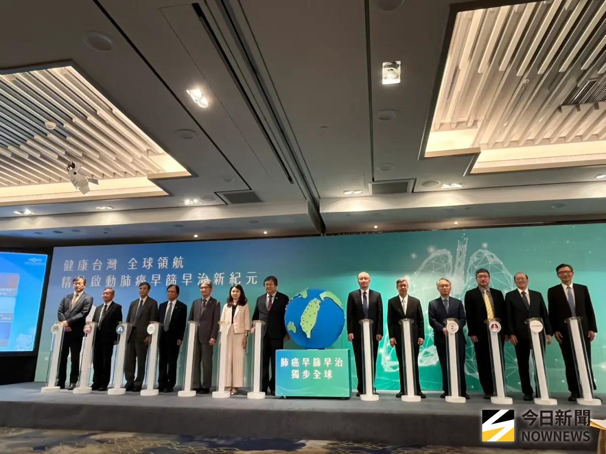 ▲醫師提到，肺癌早期篩檢、精準診斷，可早期治療。（圖／記者張乃文攝）