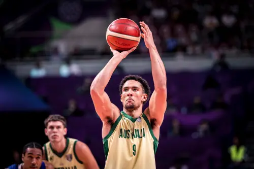 亞洲盃男籃／澳洲84：60大勝菲律賓！率先闖進四強　3連霸只差2勝
