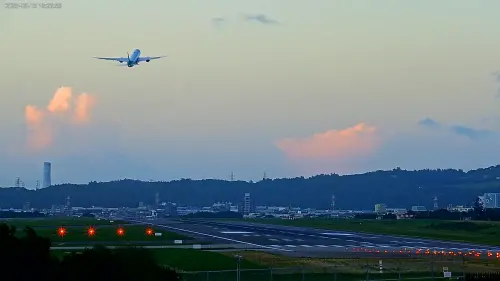 颱風天降落桃園機場！日本作家目睹「全機尖叫嘔吐」：以為會墜機

