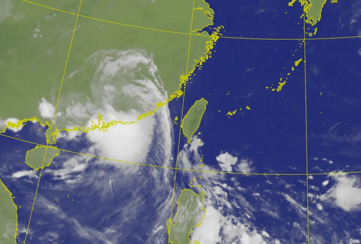 ▲楊柳颱風遠離台灣，中央氣象署在今（14）日清晨5時30分解除陸上颱風警報；但氣象專家吳德榮表示，未來3、4天南海又有新颱風發展現象。（圖／中央氣象署cwa.gov.tw）