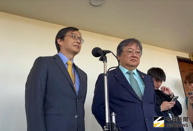 食藥署員工偷拍公文PO網公審王鴻薇！署長姜至剛道歉：記過處分