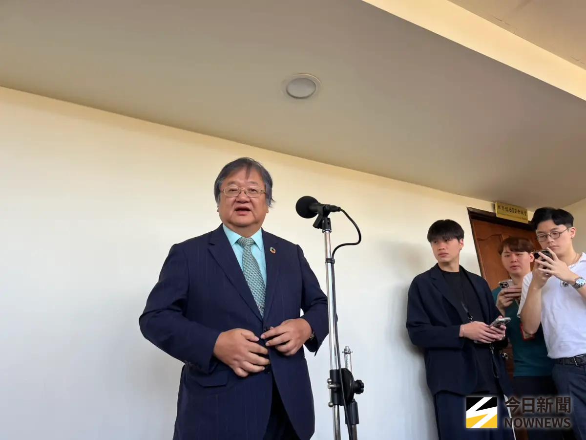 ▲衛福部長邱泰源接受媒體聯訪，提到美國藥品關稅，衛福部以4大策略因應。（圖／記者張乃文攝）