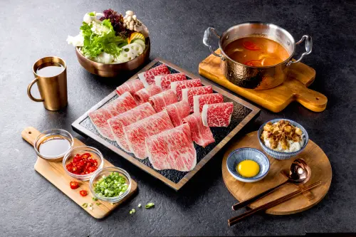 火鍋買一送一享自助吧！「新肉多多」開幕　乾杯黑毛屋新店送肉
