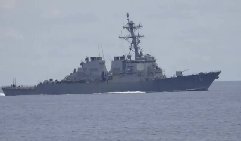 ▲美國海軍伯克級飛彈驅逐艦「希金斯號」（USS Higgins，舷號DDG-76）航行於南海爭議海域。（圖／美聯社／達志影像）