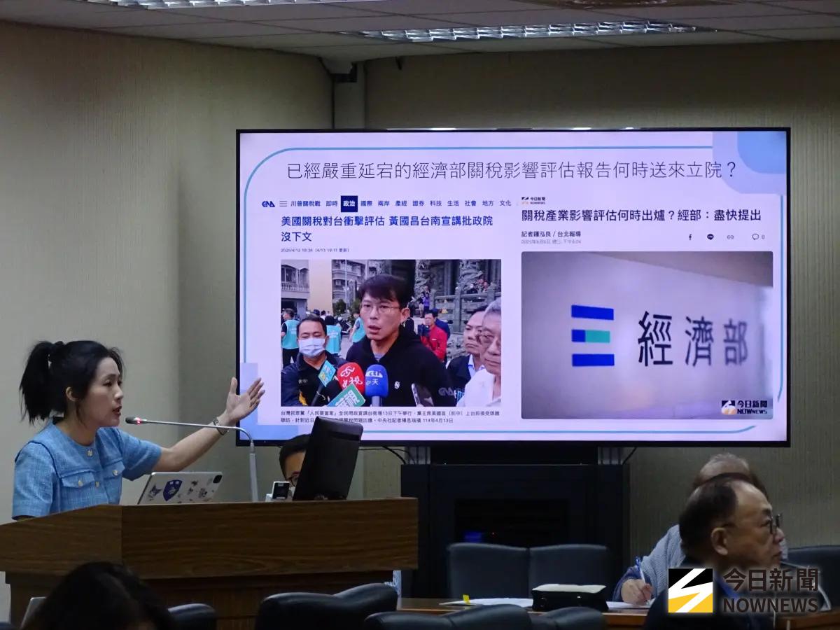 ▲國民黨立委徐巧芯在立法院質詢行政院經貿談判辦公室報告，為何一直喪事喜辦誇稱「將關稅32％談到20％」。（圖／記者呂炯昌攝，2025.08.14)