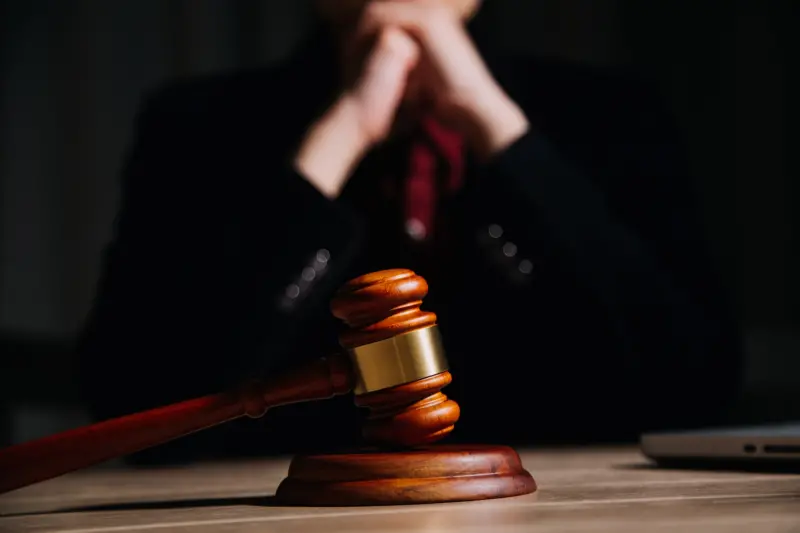 名家論壇》何仁崴／那些訴訟上的「匆匆忙忙、連滾帶爬」