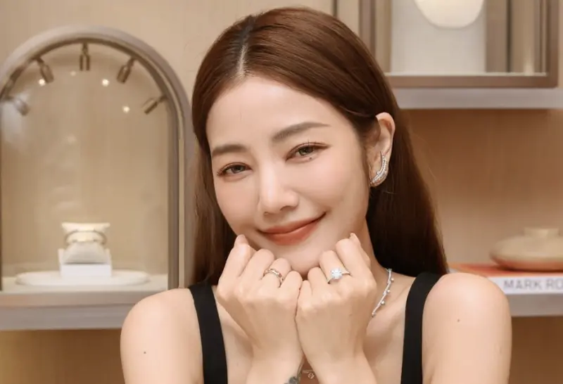 ▲許路兒（如圖）50歲了！近來她PO出慶生照，逆齡神顏值曾經嚇到外國人，誇獎她根本是18歲，而她們家3姊妹許維恩、許菲菲每個都超凍齡。（圖／翻攝自IG@lurehsu）