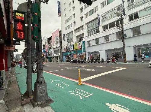 ▲全新的行人倒數計時顯示器資訊更加明顯。（圖／台中市交通局）