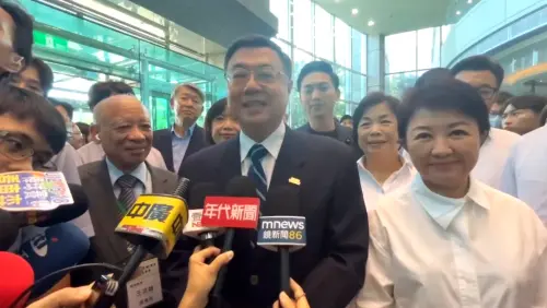 ▲卓榮泰表示上午在院會還相約下午碰面，雙方沒有吵架這回事，盧秀燕則是微笑以對。（圖／台中市政府提供，2025.08.14）