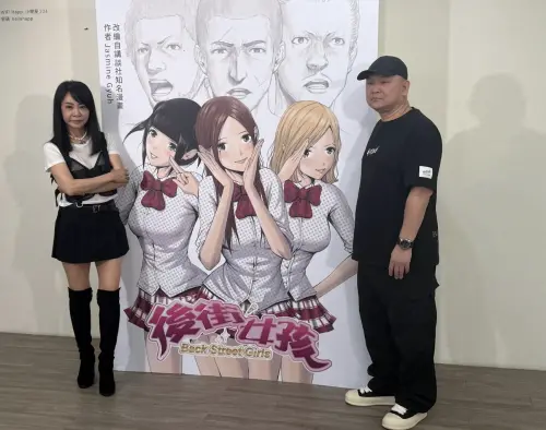 ▲柴智屏（左）與《角頭》系列監製張威縯宣布合作拍攝根據日本動漫改編的電影《後街女孩》，將彼此擅長的偶像造星與黑幫情義做結合。（圖／記者蘇詠智攝）